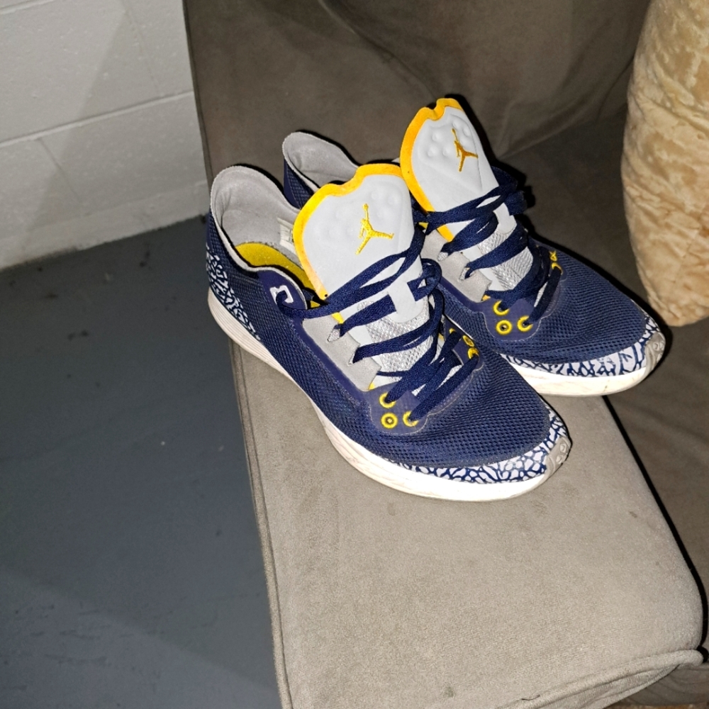 Mens Jordans for walking